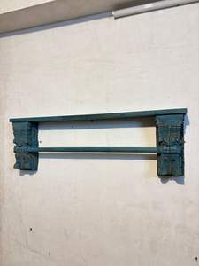 Porte-serviettes rustique en bois sculpté à la main, pour cuisine et salle de bain |   Support de canne à pêche vintage indien en bois de teck vieilli, couleur turquoise - Product Image 3