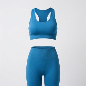 Ensemble de yoga cinq pièces pour femme, haut et bas, personnalisable avec logo, tenue de sport, vêtements d'exercice, vêtements de sport - Product Image 1