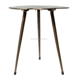 Mesa Auxiliar de Diseño Moderno en Aluminio Chapado en Oro para un Estilo Interior Elegante en Sala de Estar, Dormitorio y Oficina - Product Image 3