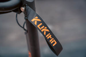 Trottinette électrique urbaine G2 - 48V 15Ah, écran tactile étanche, pneus de 10 pouces, pliable, autonomie de 55 km, pour la dernière mile et les aventures en extérieur - Product Image 4