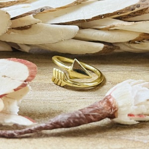 Anillos de Latón Boho con Diseño Único de Flecha, Estilo Moderno, para Mujer, Chapados en Oro de 18k, Banda Geométrica Minimalista, Venta al por Mayor/OEM - Product Image 3