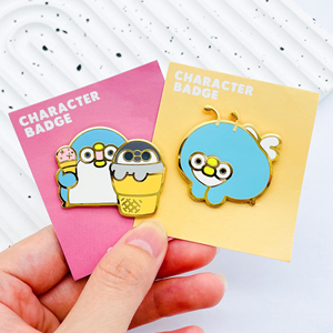 Fabrication d'épinglettes en métal pour vêtements insigne d'épingles en émail dur avec logo personnalisé avec carte en papier à dos souple, Marktexex - Product Image 1