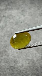 Saphir Jaune Naturel de 3,19 Ct, Coupe Ovale, Pierre Libre, Origine Bangkok, Certifié GIA, Exportateur de Bijoux Fins et Pierres Précieuses - Product Image 4