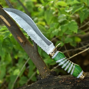 Couteau Bowie droit artisanal en acier Damas de A&M ENTERPRISES, manche en bois, pour le camping, la survie, la chasse et les usages industriels. - Product Image 3