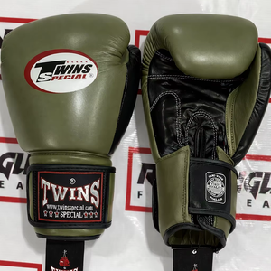 Guantes de Boxeo Gemelos Profesionales Hechos a Medida, Equipo de Combate de Alta Calidad, Guantes de Sparring de Muay Thai de Rectangle Sports - Product Image 1