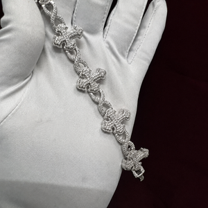 Pulsera de Diamantes Moissanite con Cruz Chapada en Oro y Totalmente Engastada, Corte Cojín VVS1, Joyería de Lujo con Cruz Brillante para Hombre y Mujer - Product Image 3