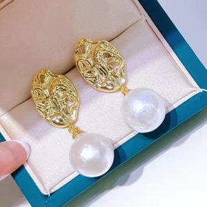 Boucles d'oreilles pendantes fines de style rétro de luxe léger, perles d'eau douce rondes de 10-11 mm, sans défaut - Product Image 3