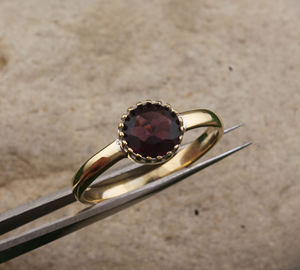 แหวนเงินแท้ 925 ประดับพลอยโกเมนแดงธรรมชาติ ชุบทอง ดีไซน์คลาสสิก หินประจำเดือนมกราคม ของขวัญวันครบรอบสำหรับผู้หญิง - Product Image 4