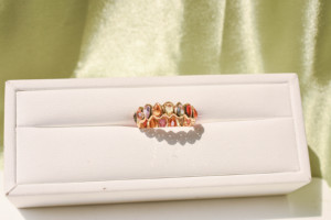 Anillo con Bisel de Zafiro Multicolor Natural en Oro Amarillo Sólido de 18K – Banda de Piedras Preciosas Redondas Ombré, Piedra de Nacimiento de Septiembre - Product Image 6