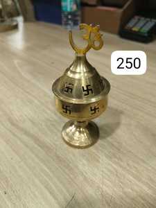 Lampe à huile en laiton Diya Deepak au design unique, idéale pour les célébrations de Diwali, les événements religieux, la décoration intérieure et les occasions festives – Offre Spéciale - Product Image 3