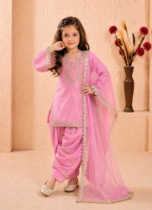 NOIIR PIGEON Ensemble Fille Traditionnel de Créateur pour Fête, Haut en Soie de Verre Romaine, Pantalon Palazzo Farshi et Dupatta Brodé, Infroissable - Product Image 2