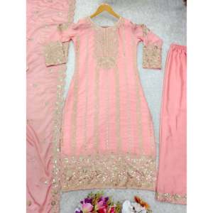 Ensemble de costume pour femme de créateur avec séquence de broderie lourde et haut Dupatta - Product Image 4