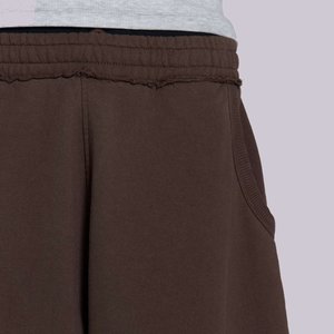 Shorts de survêtement en molleton de coton marron surdimensionnés pour hommes, style décontracté d'été avec poches, coupe classique, couleur unie tricotée - Product Image 5
