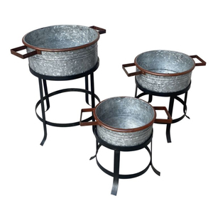 Juego de 3 Cubetas Redondas de Metal Galvanizado para Bebidas, con Soportes de Hierro Negro, Estilo Rústico Industrial, Venta al Por Mayor - Product Image 1