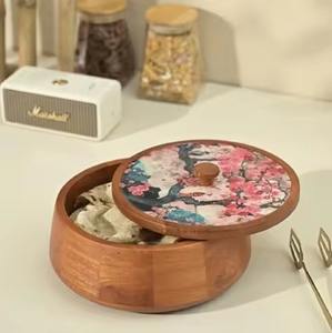 Boîte à chapati en bois d'artisanat traditionnel avec couvercle émaillé, support de rangement pour roti fait à la main - Product Image 4