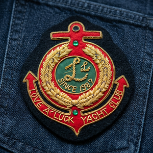 Parche Bordado Love A' Luck Yacht Club, Insignia de Tela para Coser con Ancla y Corona de Laurel, Diseño Circular - Product Image 4
