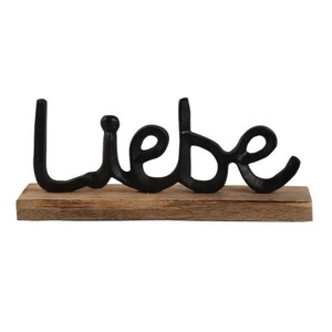 Finition noire personnalisée "Home" en fonte d'aluminium avec base en bois Cadeaux de décoration de table en aluminium faits à la main - Product Image 4