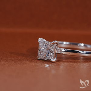 Bague de fiançailles solitaire en diamant de laboratoire taille princesse 0,50 CT en or massif 18 carats |   Bague d'anniversaire de mariage certifiée IGI - Product Image 3