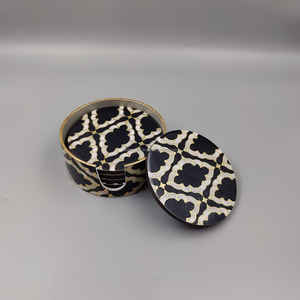 Juego de posavasos de madera de estilo americano Posavasos elegantes de alta calidad con diseño atractivo único para alfombrillas y almohadillas decorativas para el hogar - Product Image 4