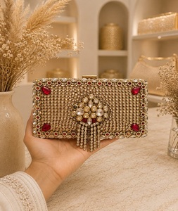 Pochette en laiton Kundan faite à la main, plaquée or, pour soirée, avec fermoir à boucle orné de diamants, forme personnalisée par F S International - Product Image 1