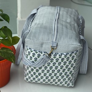 Bolsa de Viaje de Fin de Semana de Algodón a Rayas con Paneles Laterales Florales, Cierre de Cremallera, Gran Capacidad - Product Image 3