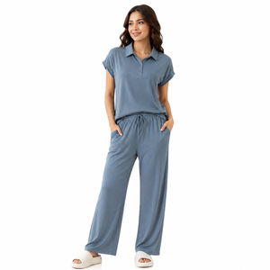 Ensemble décontracté deux pièces pour femme : haut côtelé à col polo et manches courtes, pantalon large à cordon de serrage - Product Image 1