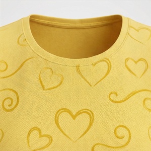 Conjunto de Top Corto sin Mangas y Pantalones Cortos con Estampado de Corazones Amarillos para Mujer, Ropa Casual de Primavera/Verano, Corte Regular, Tejido de Algodón y Spandex, 2 Piezas - Product Image 4