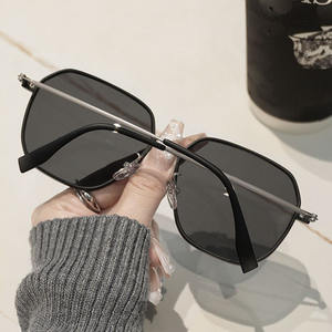 Gafas de Sol Nuevas 2025 para Estudiantes de Ciencia y Tecnología, Modernas y Elegantes, con Protección Anti-UV Avanzada para Conducir - Product Image 5