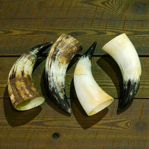 Petit ensemble de deux gobelets en corne de bœuf Viking faits à la main, en corne naturelle, pour un style nordique et médiéval, au meilleur prix - Product Image 4