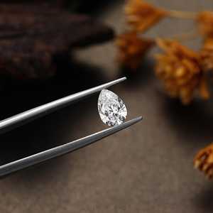 Diamant de laboratoire en forme de poire, blanc brillant, avec une coupe excellente et une certification IGI - Product Image 1