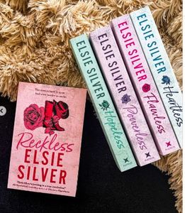 Set de 5 Libros: Powerless, Powerful, Reckless, Fearless, Hopeless. Fantasía, Romance. Alta Calidad. Tapa Blanda para Adultos. - Product Image 3