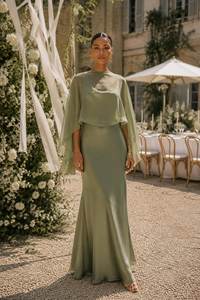 Robe fourreau élégante en satin longue jusqu'au sol avec col drapé, manches chauve-souris et cape transparente drapée pour les occasions formelles - Product Image 3