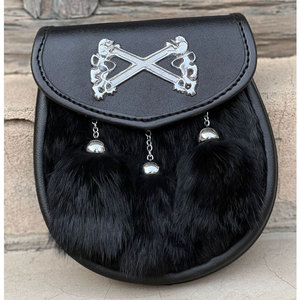 Sporran en fourrure noire - Badge Lion sur 3 pompons en fourrure - Sac Sporran - Accessoire de tenue Highland le plus vendu - Product Image 5