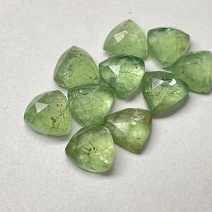 พลอยเพอริดอทดิสกุสสีเขียวอ่อนธรรมชาติคุณภาพสูงจาก AAMNA GEMS รูปทรงโรสคัทเม็ดเล็ก หินคริสตัลพลังบำบัด พลอยหลวมจากผู้จัดจำหน่ายอิสระ - Product Image 1