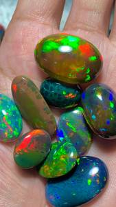 โอปอลเอธิโอเปียธรรมชาติทรงคาโบชอง ฐานสีดำ หลายสี รูปไข่/ลูกแพร์/หัวใจ สำหรับทำเครื่องประดับ - Product Image 3