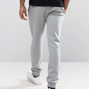 Chándal para hombre diseñado para entrenamientos en el gimnasio, correr y uso diario, con tela transpirable y textura suave para comodidad durante todo el día. - Product Image 2