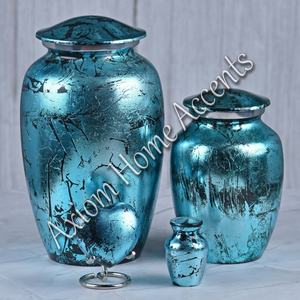 Elegante urna de cremación de aluminio hecha a mano con urna de tributo de acabado elegante para sus seres queridos por Axiom Home Accents - Product Image 3