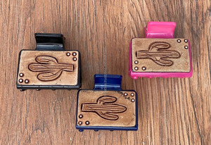 Nouvel arrivage de mini pinces à cheveux occidentales élégantes faites à la main en cuir gravé Mini pinces à cheveux en cuir Accessoires de cheveux pour femmes - Product Image 4