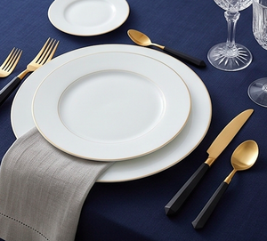 Juego de cubiertos modernos de acero inoxidable dorado con mangos negros, perfecto para utensilios de cocina y vajilla. - Product Image 6