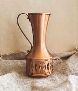 Nouvelle carafe à eau en cuivre écologique avec design en relief, couvercle et poignée en laiton, carafe décorative de table - Product Image 1
