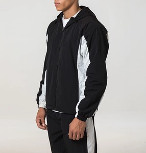 Conjunto de 2 piezas OEM personalizado de nailon arrugado elegante: Sudadera con capucha y cremallera en contraste y pantalón jogger de nailon para hombre - Product Image 3