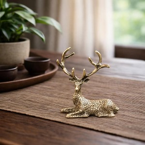 Magnifique ensemble de 2 objets de table en forme de rennes, finition dorée, parfait pour la décoration de table d'appoint, un style festif et une utilisation pour la présentation à la maison - Product Image 3
