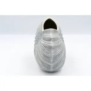 Vase à fleurs en métal artisanal de luxe pour un style intérieur haut de gamme, vase à fleurs en métal moderne pour une décoration contemporaine. - Product Image 3