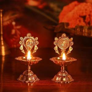 Urli Diya Decorativo Tradicional de Metal con Forma de Loto, Hecho de Latón para Flores Flotantes, Hermoso Tazón Decorativo Diwali Diya - Product Image 4