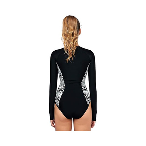 Haut de bain anti-UV tendance 2026 pour femme, manches longues, noir avec imprimé tribal blanc, en Spandex et Polyester, idéal pour le fitness et la natation - Product Image 5
