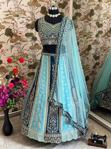Lehenga Choli traditionnel pour femmes, longueur au sol, pour mariage et fêtes, fabriqué avec des matériaux recyclés et doté d'une protection solaire - Product Image 6