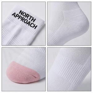 Chaussettes North Approach pour adultes, blanches avec bout rose, respirantes, tricotées, pour un usage quotidien décontracté - Product Image 4