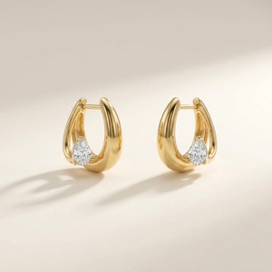 Pendientes de aro gruesos con diamantes cultivados en laboratorio de corte pera, pendientes de aro tipo huggie con acento solitario en forma de lágrima, pendientes delicados para uso diario, pendientes redondos. - Product Image 1
