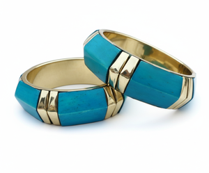 กำไลทองเหลืองและเรซิ่นทำมือ – กำไลข้อมือดีไซน์โดดเด่นพร้อมการฝังเรซิ่นสีฟ้าครามและแผ่นทองเหลืองสีทอง เครื่องประดับวินเทจขายส่ง - Product Image 1