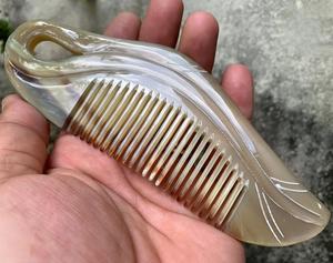 Nuevo peine de cuerno natural 2026 con dientes largos para el cuidado del cabello y peinado elegante, ideal como regalo de cumpleaños o decoración del hogar, al mejor precio. - Product Image 1